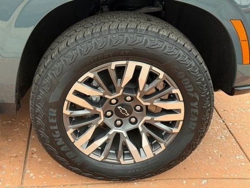 Used 2025 Chevrolet Tahoe Z71 w/ Comfort Package image 8