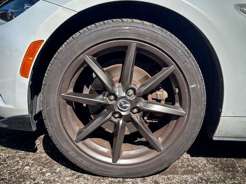 Used 2017 MAZDA MX-5 Miata Club image 3