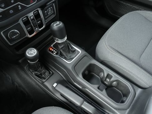 Used 2025 Jeep Wrangler Unlimited Sahara w/ Safety Group AWD/4WD image 11