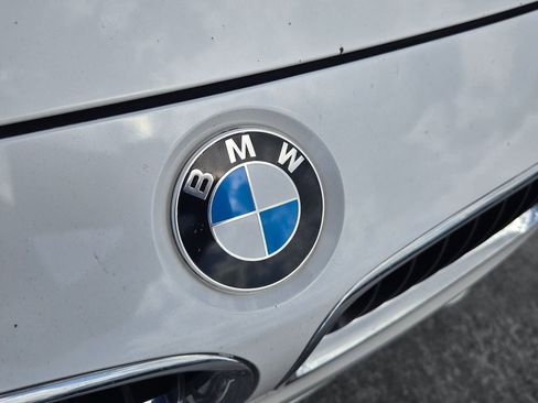 Used 2018 BMW 320i Sedan RWD image 11