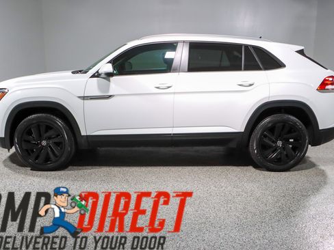 Used 2022 Volkswagen Atlas Cross Sport SE w/ Black Wheel Package AWD/4WD image 10