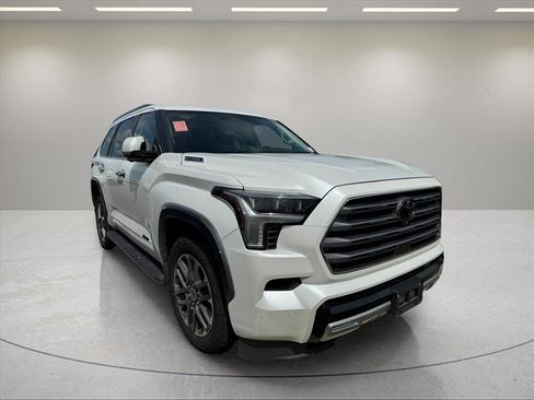 Used 2023 Toyota Sequoia Limited w/ Tow Technology Package AWD/4WD image 4