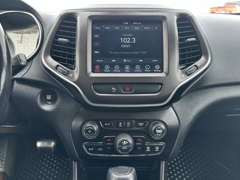 Used 2020 Jeep Cherokee Trailhawk w/ Cold Weather Group AWD/4WD image 14
