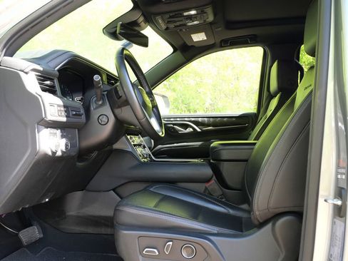 Used 2023 GMC Yukon Denali AWD/4WD image 14