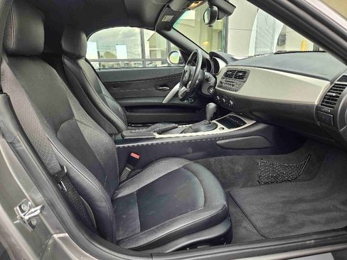 Used 2005 BMW Z4 2.5i image 10