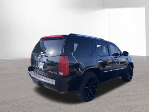 Used 2011 Cadillac Escalade Premium image 5