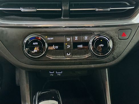 Used 2025 Buick Envista Preferred image 23