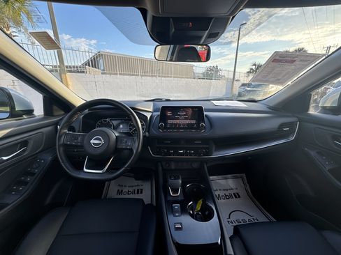Used 2024 Nissan Rogue SV w/ SV Premium Package FWD image 15