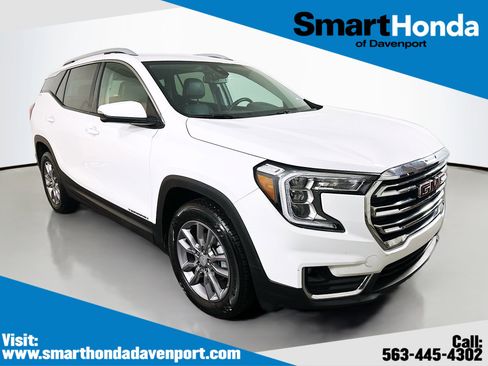 Used 2024 GMC Terrain SLT image 1