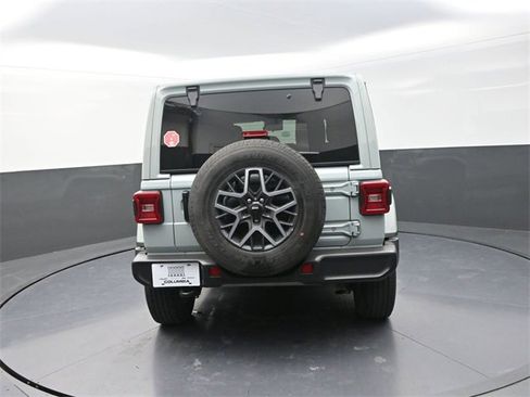 Used 2024 Jeep Wrangler Sahara image 6