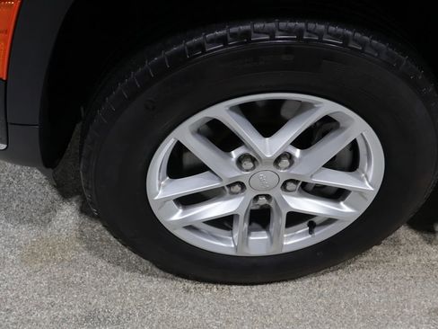 Used 2024 Jeep Grand Cherokee L Laredo w/ Luxury Tech Group I image 10