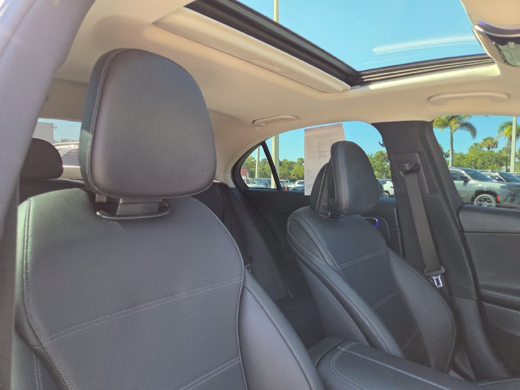 Used 2022 Mercedes-Benz C 300 Sedan image 16