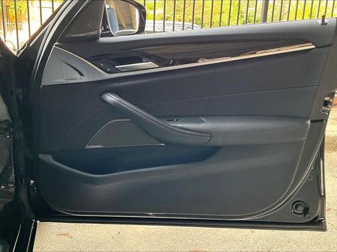 Used 2023 BMW 530i w/ Premium Package image 24