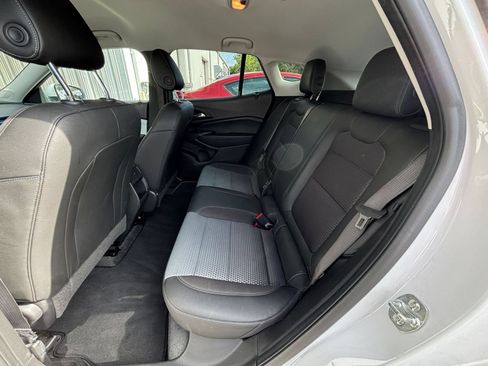Used 2025 Chevrolet Trax LT FWD image 24