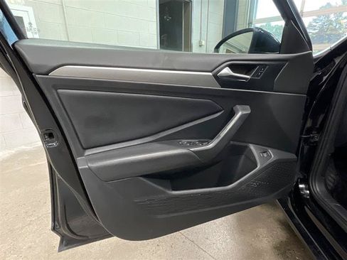 Used 2020 Volkswagen Jetta SE FWD image 10