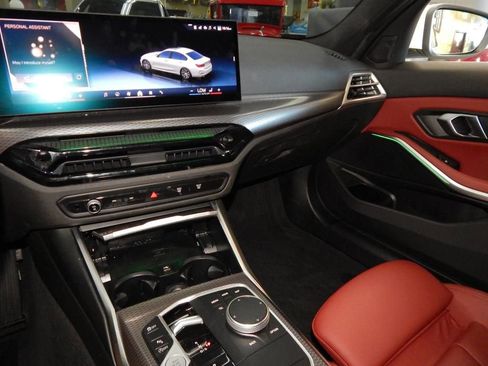 Used 2025 BMW 330i xDrive Sedan w/ M Sport Package image 19