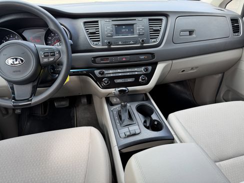 Used 2016 Kia Sedona L image 15