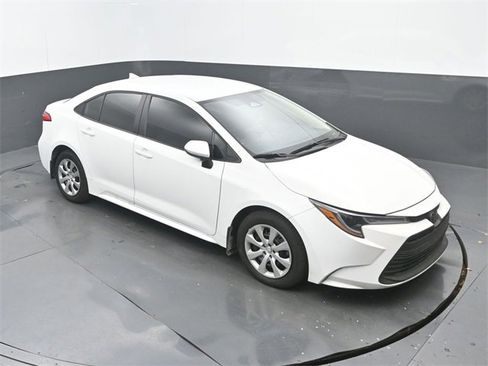 Used 2025 Toyota Corolla LE image 13