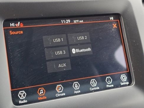 Used 2020 Jeep Cherokee Latitude Plus image 10