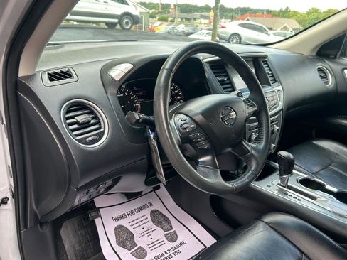 Used 2018 Nissan Pathfinder SL image 13