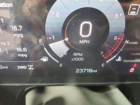 Used 2025 GMC Yukon XL Denali AWD/4WD image 23