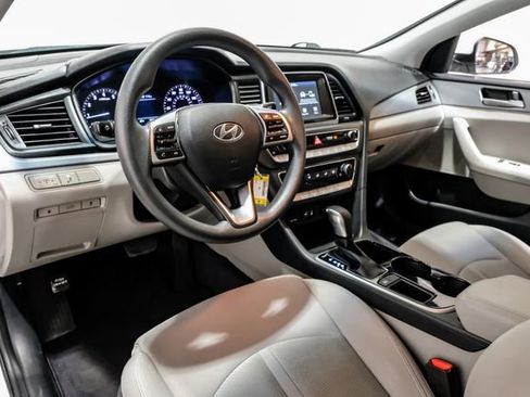 Used 2019 Hyundai Sonata SE image 3