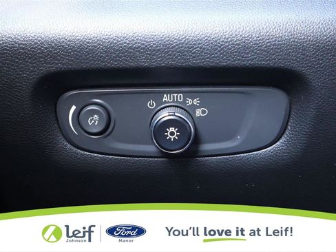 Used 2023 Chevrolet Traverse LT FWD image 16