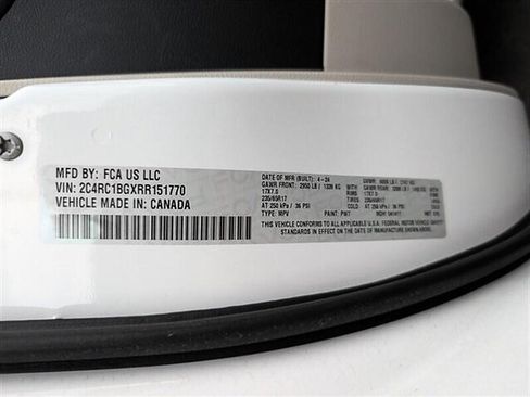 Used 2024 Chrysler Pacifica Touring-L FWD image 33