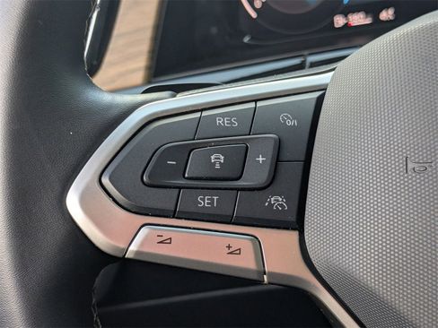 Used 2025 Volkswagen Atlas SE image 25