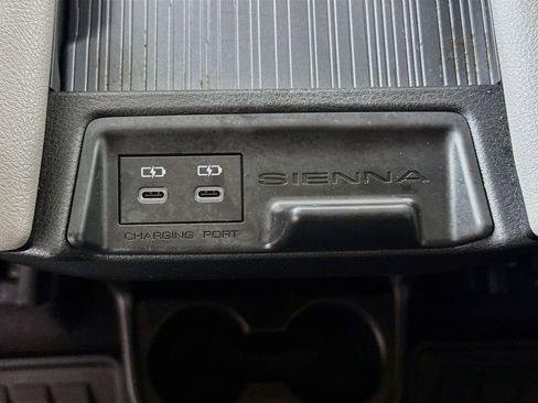 Certified 2025 Toyota Sienna XLE FWD image 37