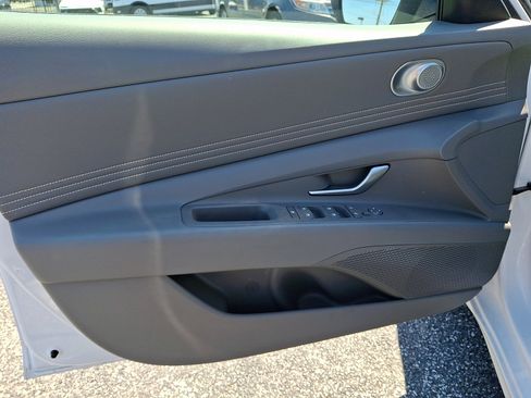 Certified 2025 Hyundai Elantra Sport FWD image 12