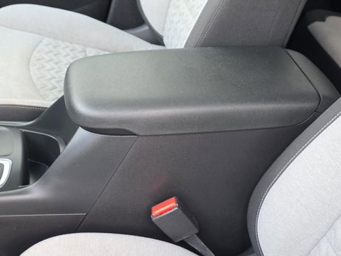 Used 2022 Chevrolet Equinox LS w/ LS Convenience Package image 8