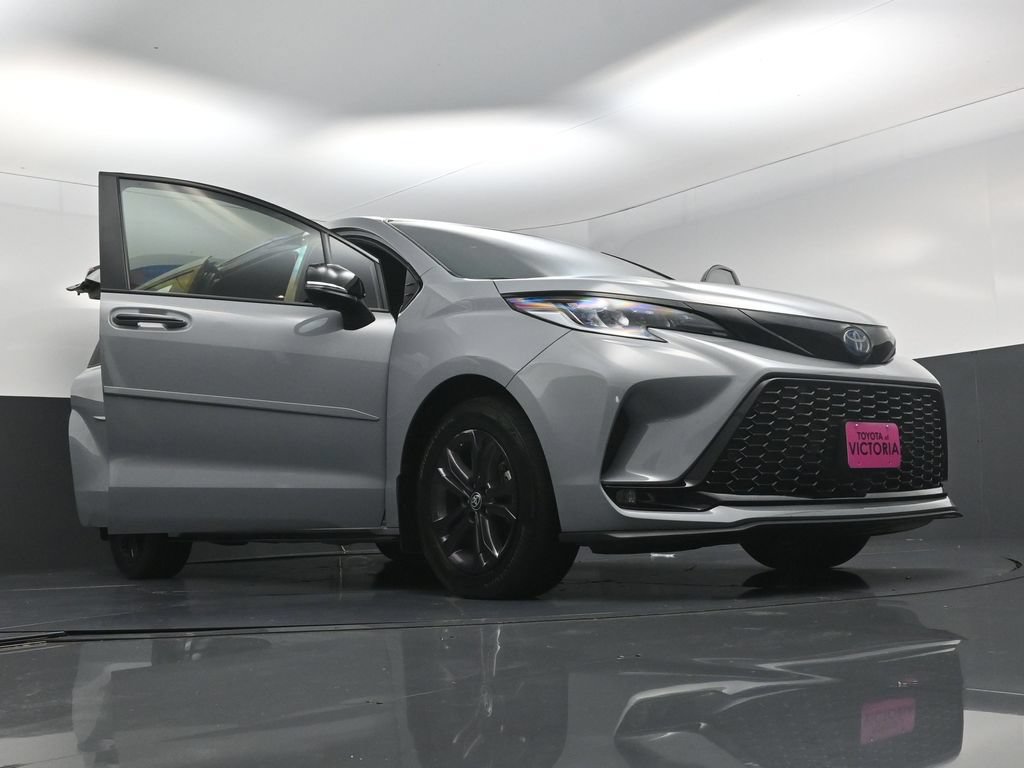 Used 2025 Toyota Sienna XSE w/ XSE Premium Package AWD/4WD image 29