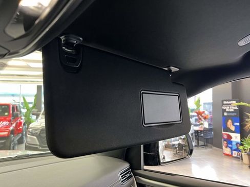 Used 2025 Jeep Wagoneer 4WD image 31