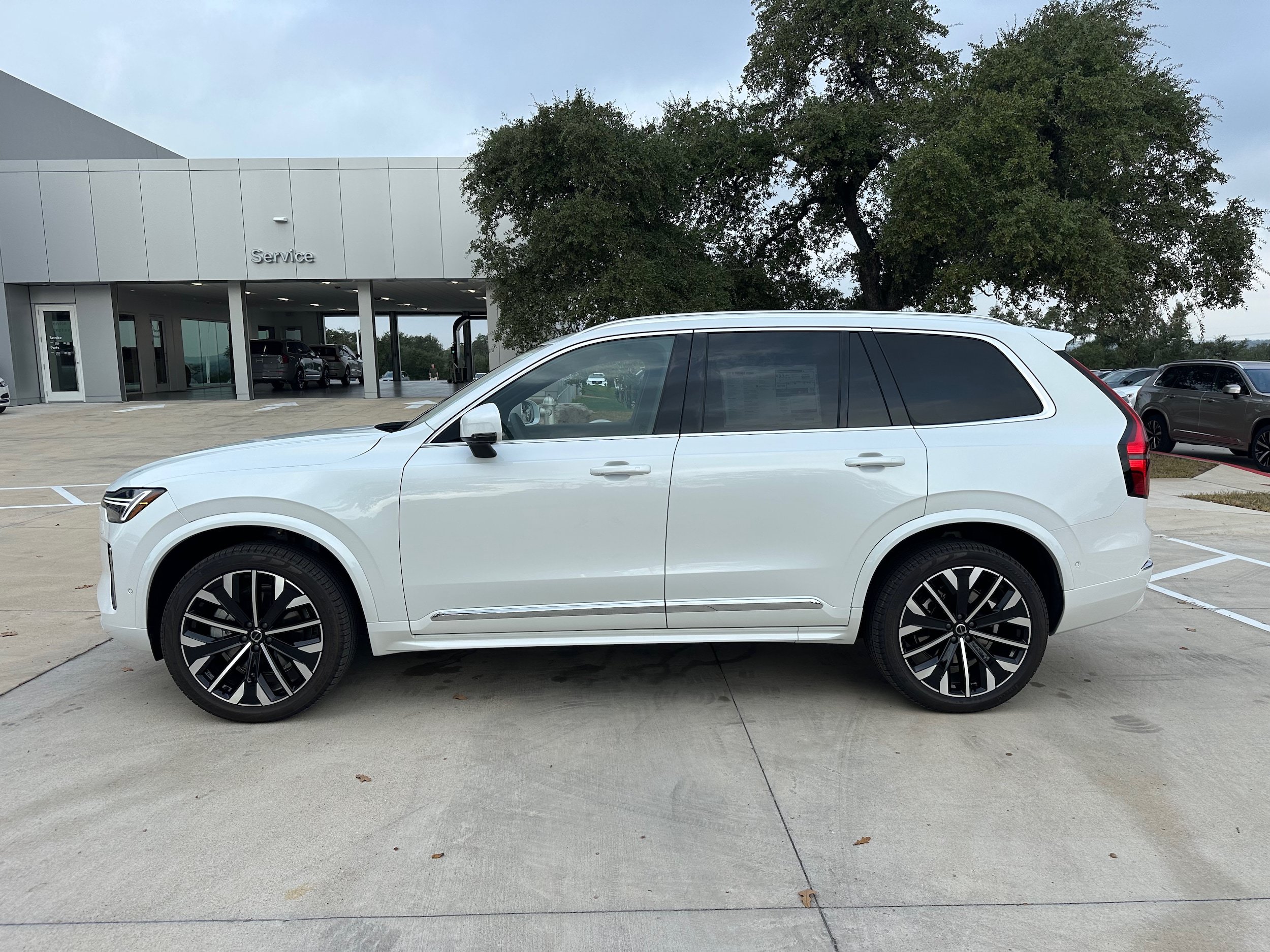 Used 2026 Volvo XC90 B6 Plus w/ Protection Package Premier AWD/4WD image 3
