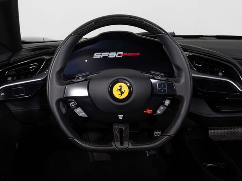 Used 2023 Ferrari SF90 Spider image 31