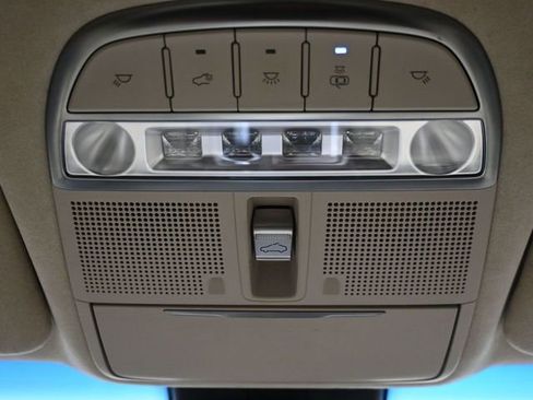 Used 2018 Genesis G90 3.3T Premium image 17