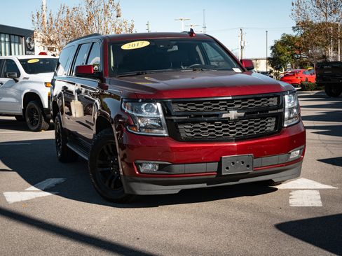 Used 2017 Chevrolet Suburban LT image 2