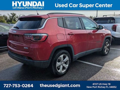 Used 2018 Jeep Compass Latitude FWD image 2