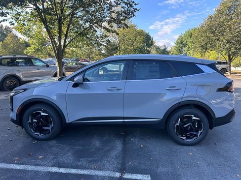 New 2026 Kia Sportage EX image 8