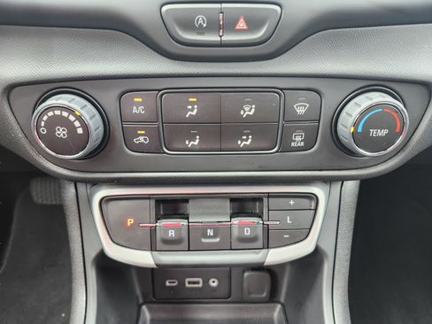 Used 2024 GMC Terrain SLE image 22