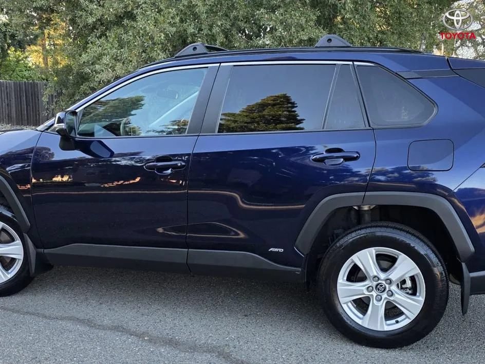 Used 2020 Toyota RAV4 XLE w/ Convenience Package AWD/4WD image 7