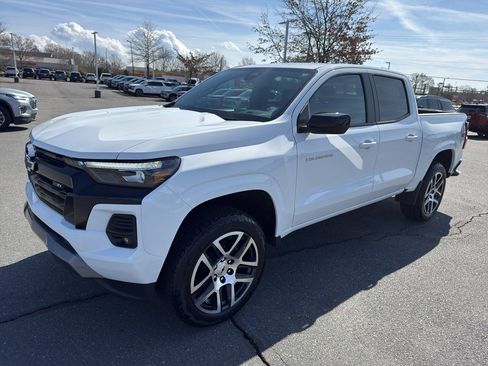 Used 2024 Chevrolet Colorado Z71 w/ Z71 Convenience Package 2 image 3
