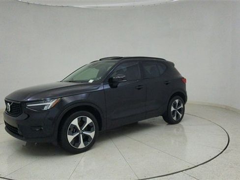 Used 2024 Volvo XC40 B5 Plus image 69