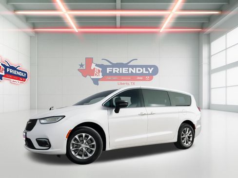 New 2026 Chrysler Pacifica Select image 1