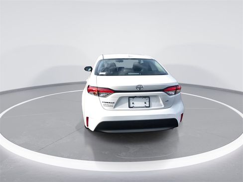 Used 2024 Toyota Corolla LE image 7