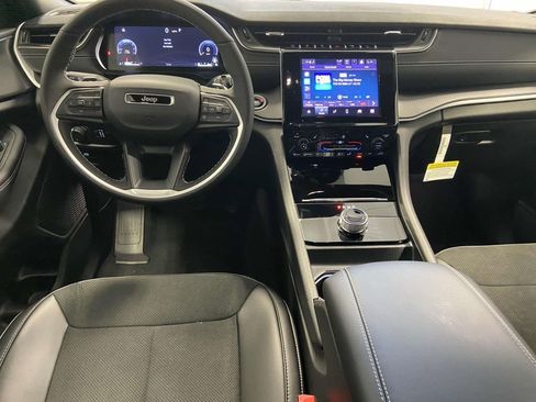 New 2025 Jeep Grand Cherokee Altitude AWD/4WD image 12
