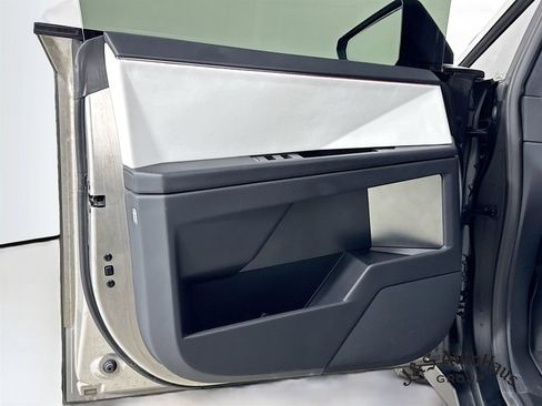 Used 2024 Tesla Cybertruck AWD Crew Cab image 23