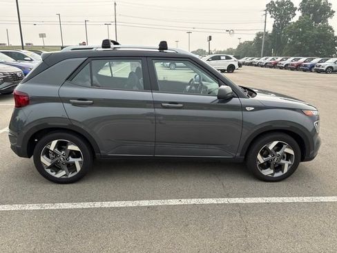 Used 2025 Hyundai Venue Limited FWD image 6