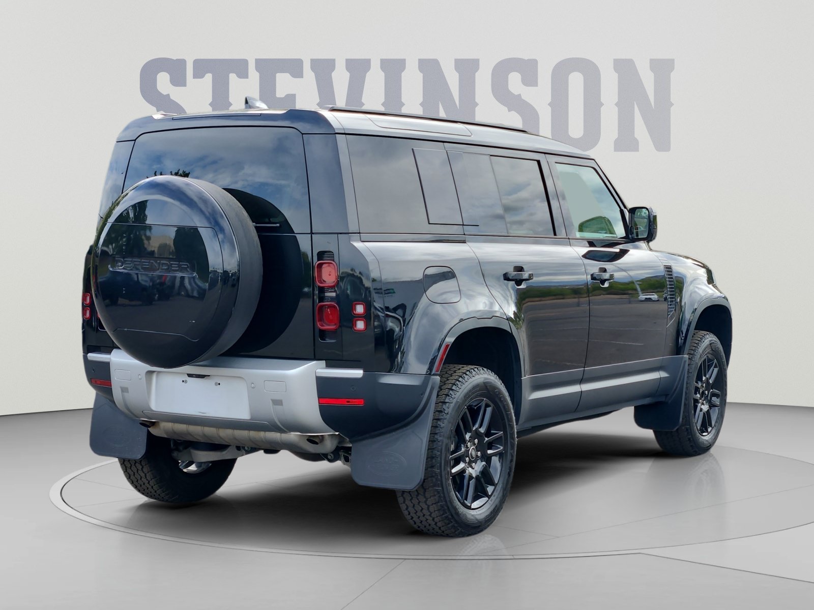 Used 2025 Land Rover Defender 110 S AWD/4WD image 5